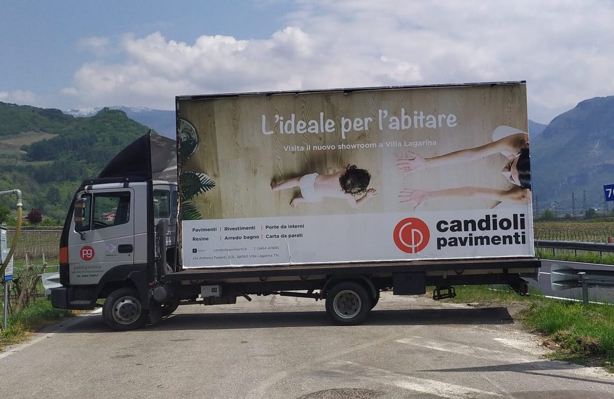 Camion Vela Trentino - Vela 6x3 - Pubblicità itinerante